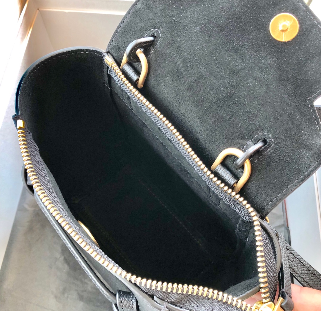 𝐂𝐞𝐥𝐢𝐧𝐞 𝐛𝐞𝐥𝐭 𝐩𝐢𝐜𝐨 𝟏𝟔𝐜𝐦 Grained Calfskin Bag