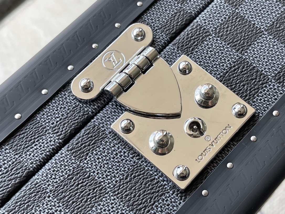 𝐋𝐎𝐔𝐈𝐒 𝐕𝐔𝐈𝐓𝐓𝐎𝐍     N48194