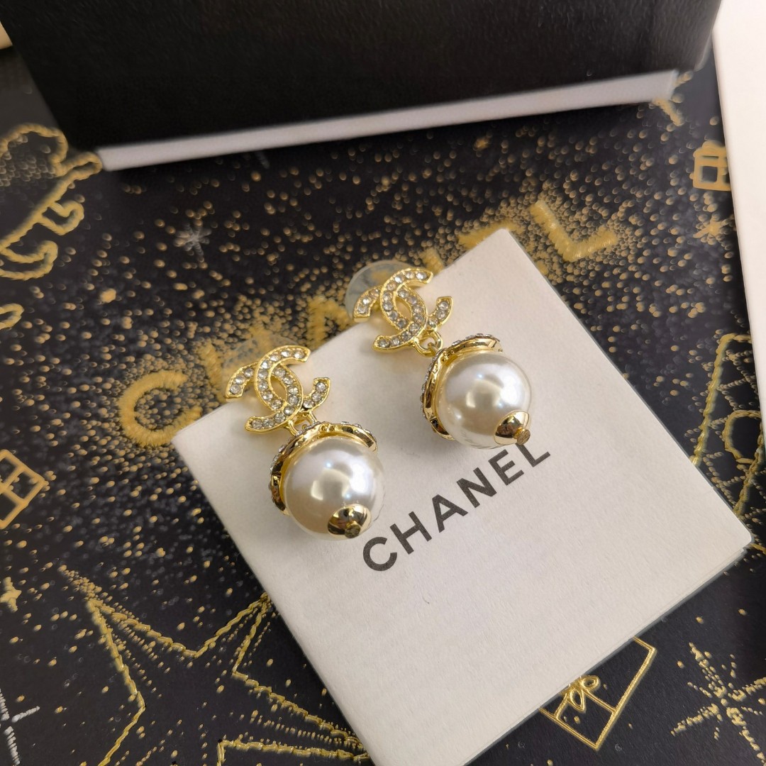CHANEL🇫🇷Xiaoxiang Camellia Full Diamond Pearl Alphabet Stud Earrings Jewelry