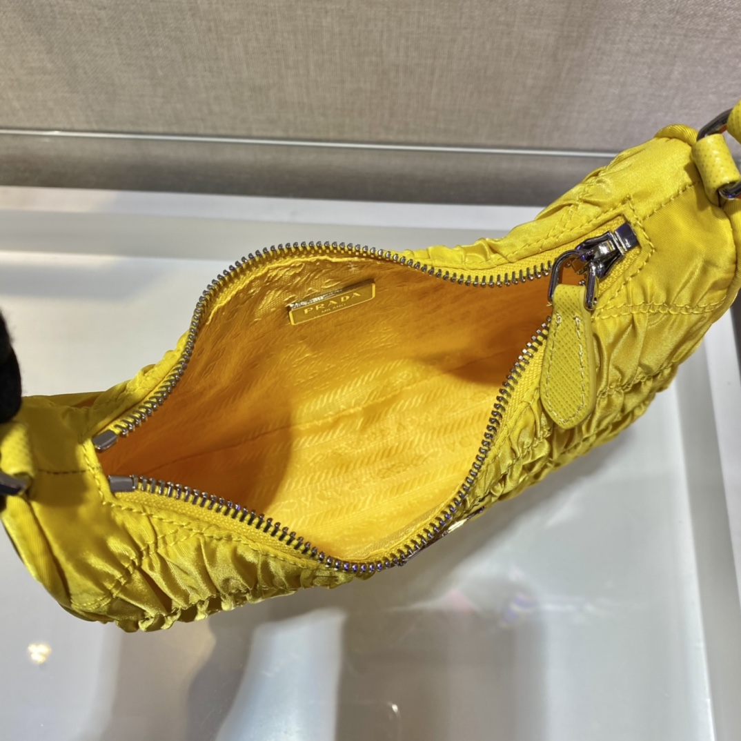 𝐏𝐑𝐀𝐃𝐀 nylon crinkle Hobo underarm bag