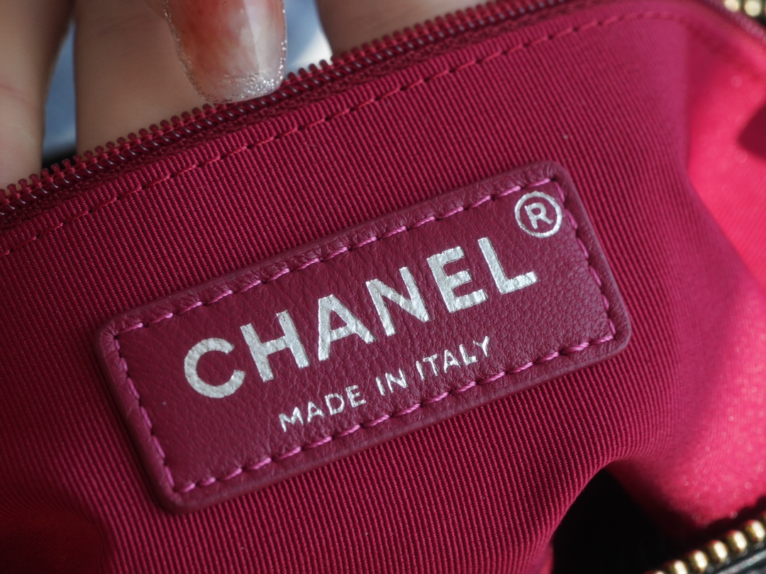 𝗖𝗵𝗮𝗻𝗲𝗹𝗚𝗮𝗯𝗿𝗶𝗲𝗹𝗲❥⼵ New style stray bag Italy 🇮🇹 Montebello original cowhide: medium black