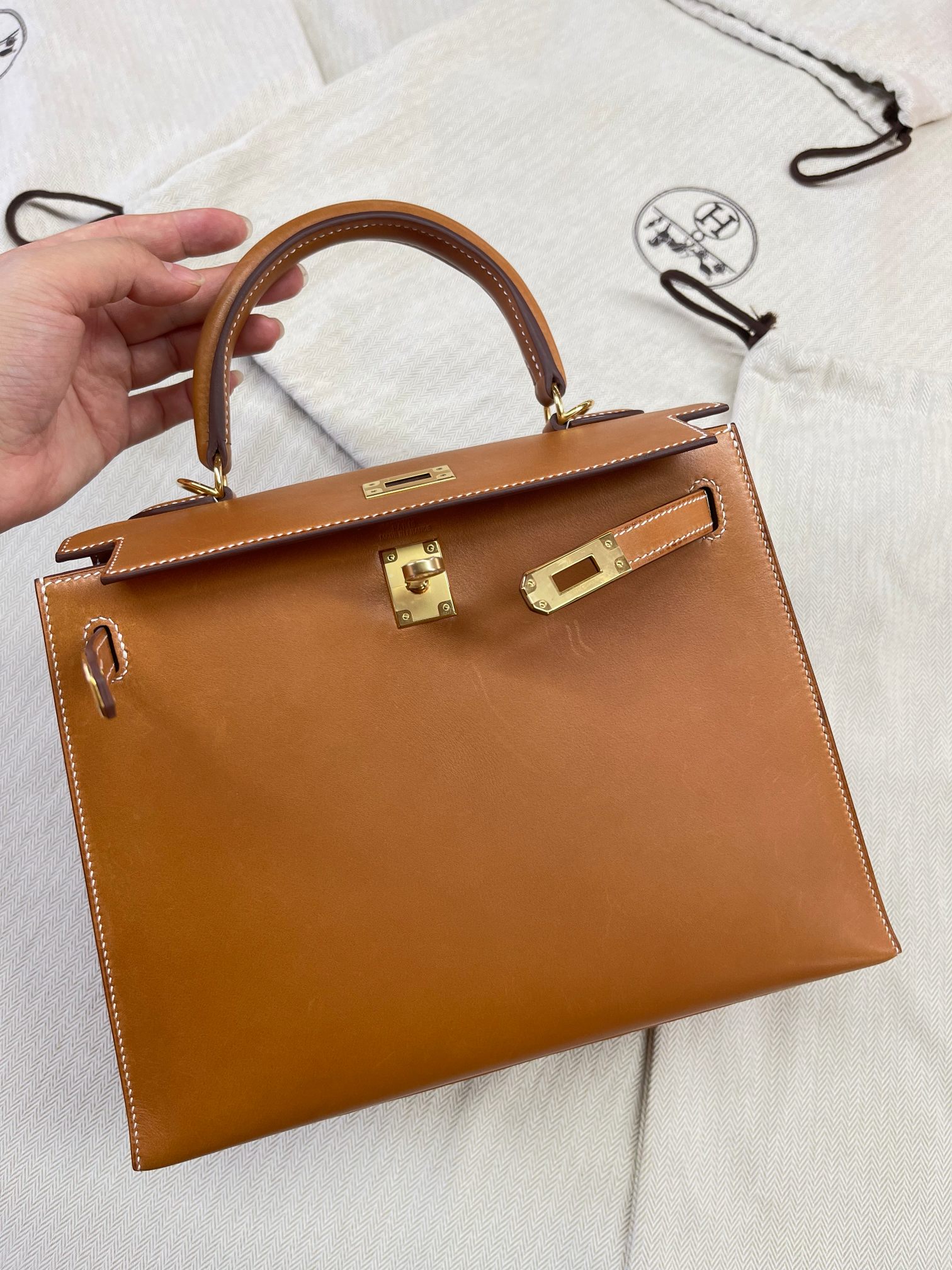 Kelly25 Golden Brown Saddle Leather Gold Buckle Outseam