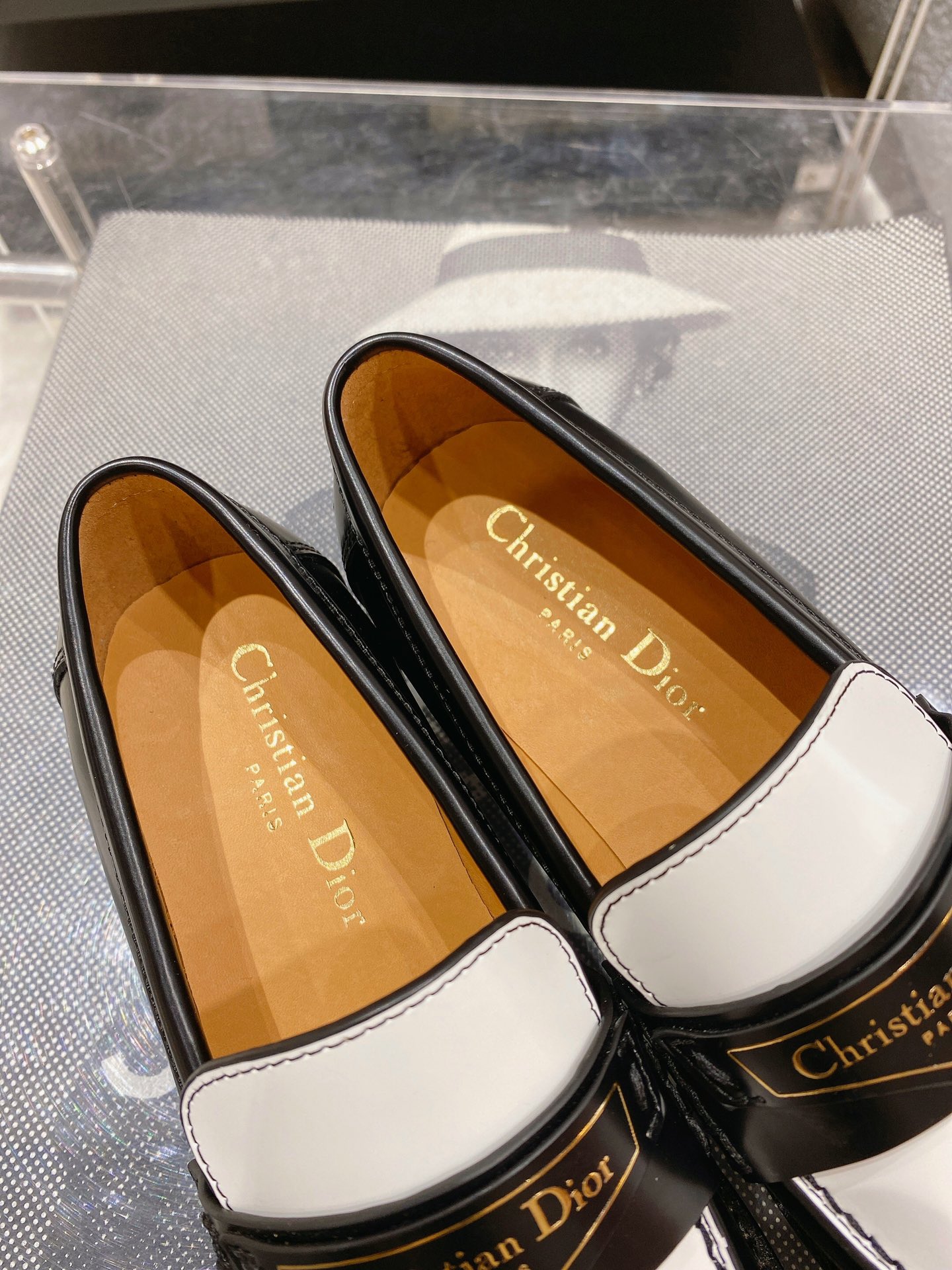 DIOR Early Spring 2023 New Loafers Black and White