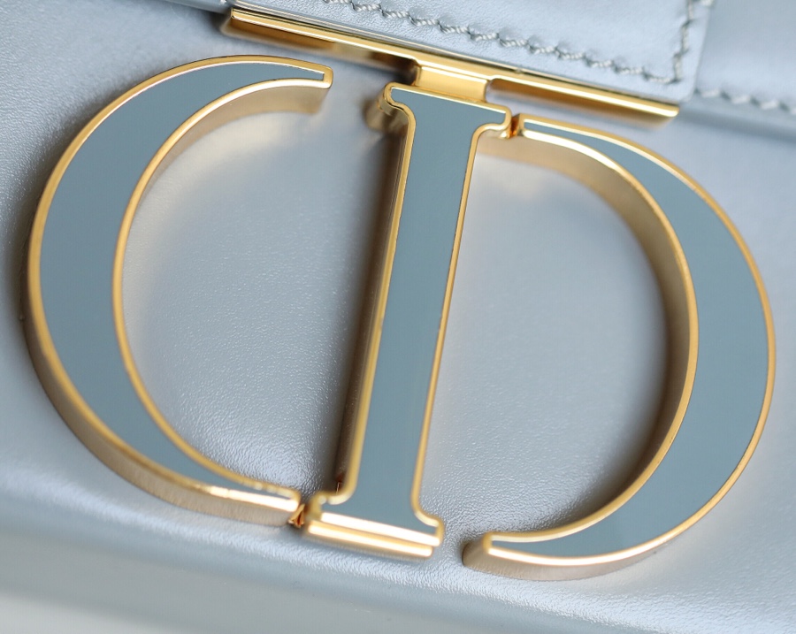 Montaigne enamel buckle box bag