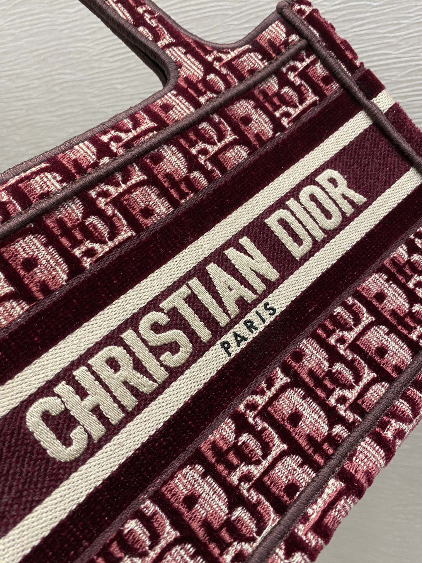 The latest velvet collection for fall/winter, Book Tote