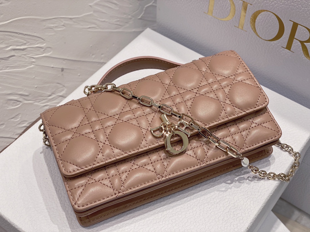 lady Dior ❤ Pearl Clutch Bag