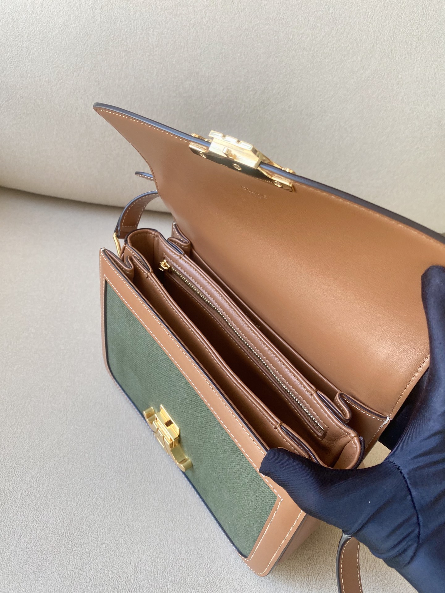 𝐂𝐞𝐥𝐢𝐧𝐞 Triomphe Medium 22.5cm