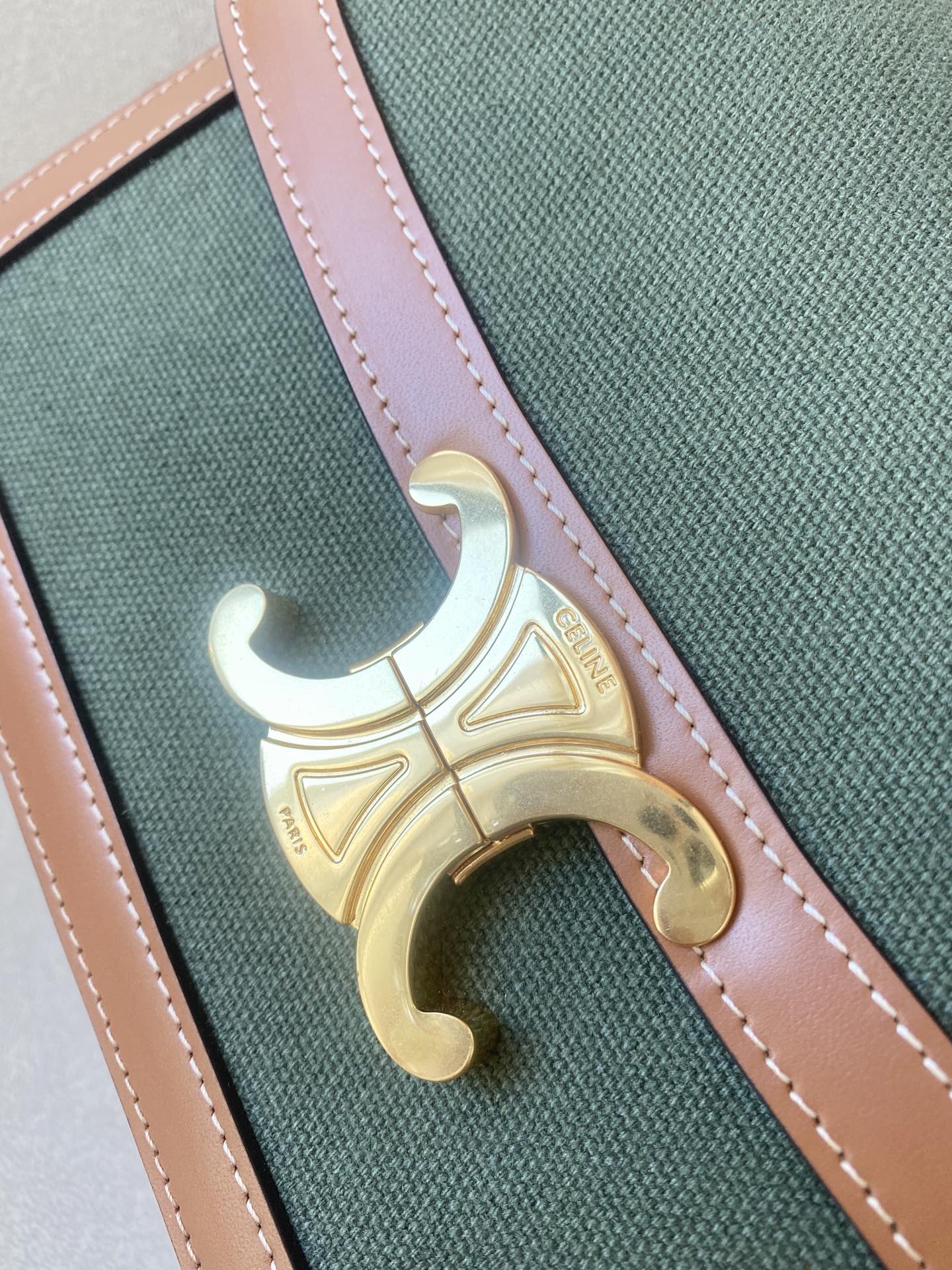 𝐂𝐞𝐥𝐢𝐧𝐞 Triomphe Medium 22.5cm