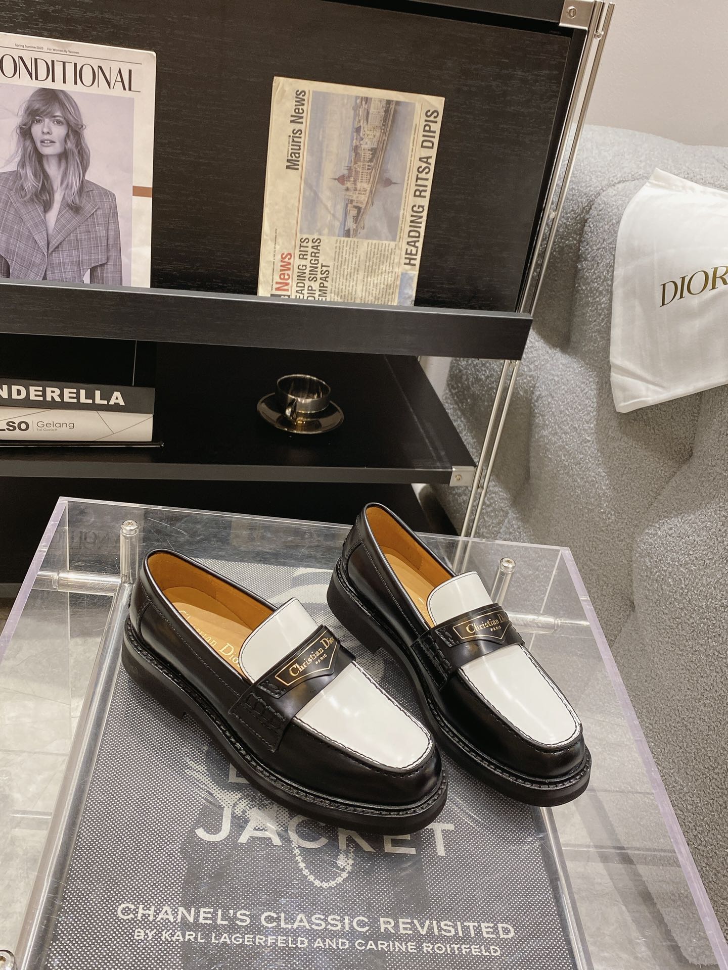 DIOR Early Spring 2023 New Loafers Black and White