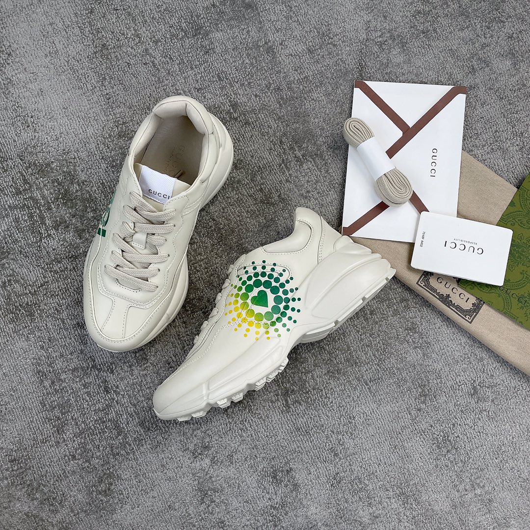 Gucci Pops This collection has a lot of flora and fauna elements Original material