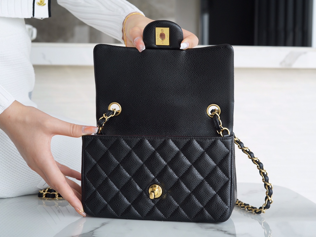𝐂𝐇𝐀𝐍𝐄𝐋 Classic Flap France 𝐇𝐚𝐚𝐬Original Lychee Pattern🐂 Classic Flap Bag Big 𝒎𝒊𝒏𝒊🔆Black Gold🖤