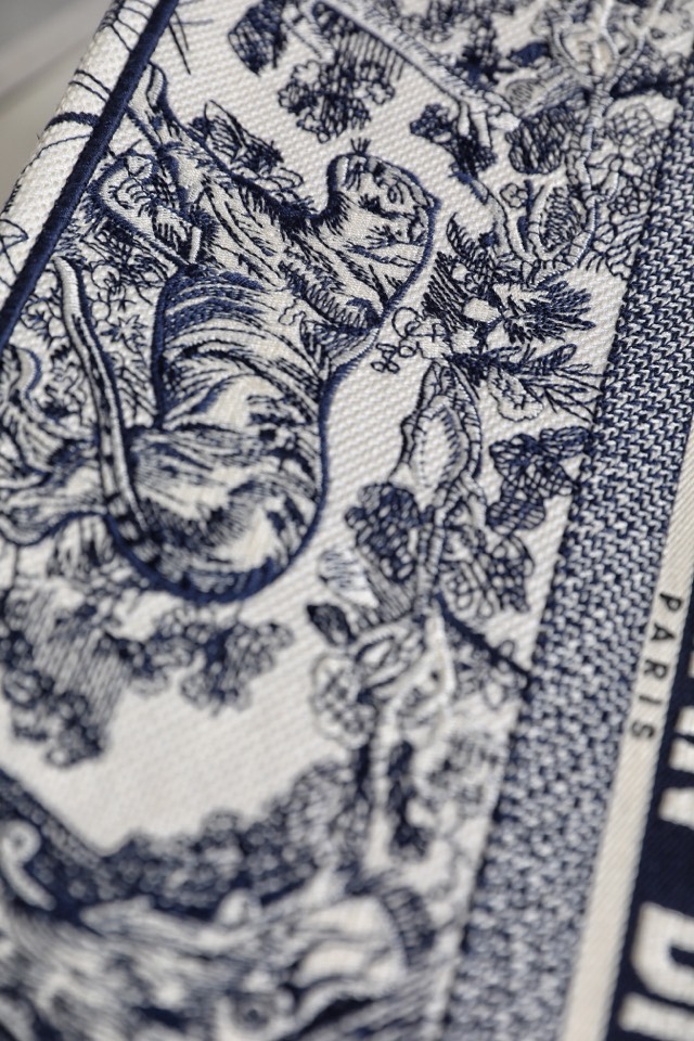 DIOR TOTE Blue Tiger
