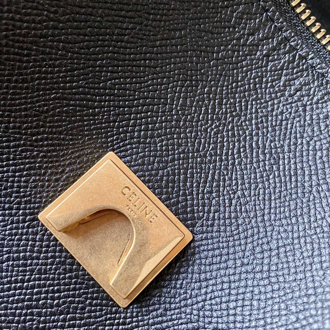 𝐂𝐞𝐥𝐢𝐧𝐞 BELT MICRO BAG in grained calfskin