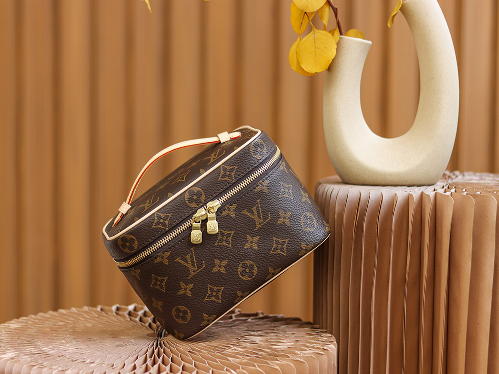 Louis Vuitton 𝐍𝐈𝐂𝐄 𝐌𝐢𝐧𝐢 cosmetic bag M44495 French original leather 🇫🇷 pure steel hardware