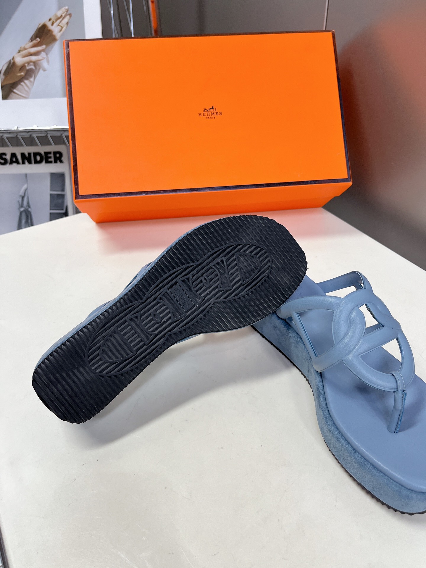 Hermes thick bottom H drag