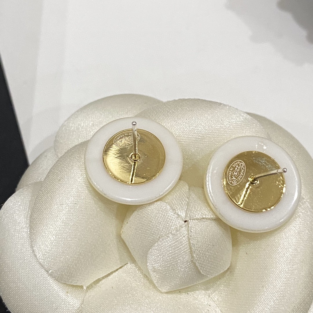 CHANEL🇫🇷Xiaoxiang Swarovski Alphabet Round Pearl Earrings