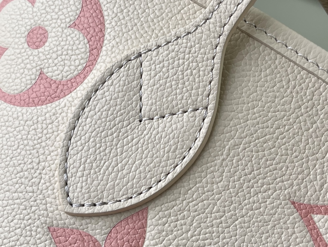 𝐋𝐎𝐔𝐈𝐒 𝐕𝐔𝐈𝐓𝐓𝐎𝐍   M45686