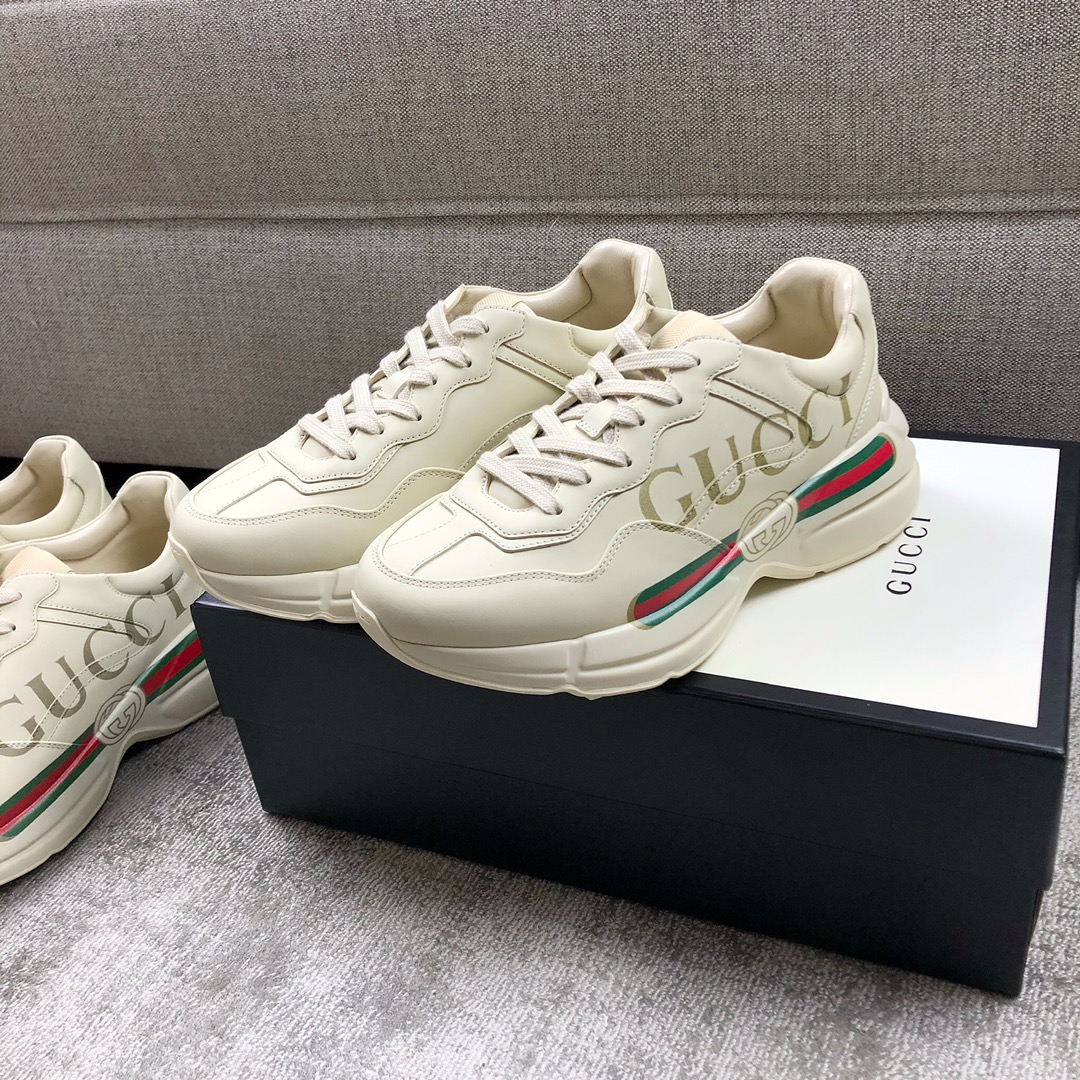 Gucci Pops This collection has a lot of flora and fauna elements Original material