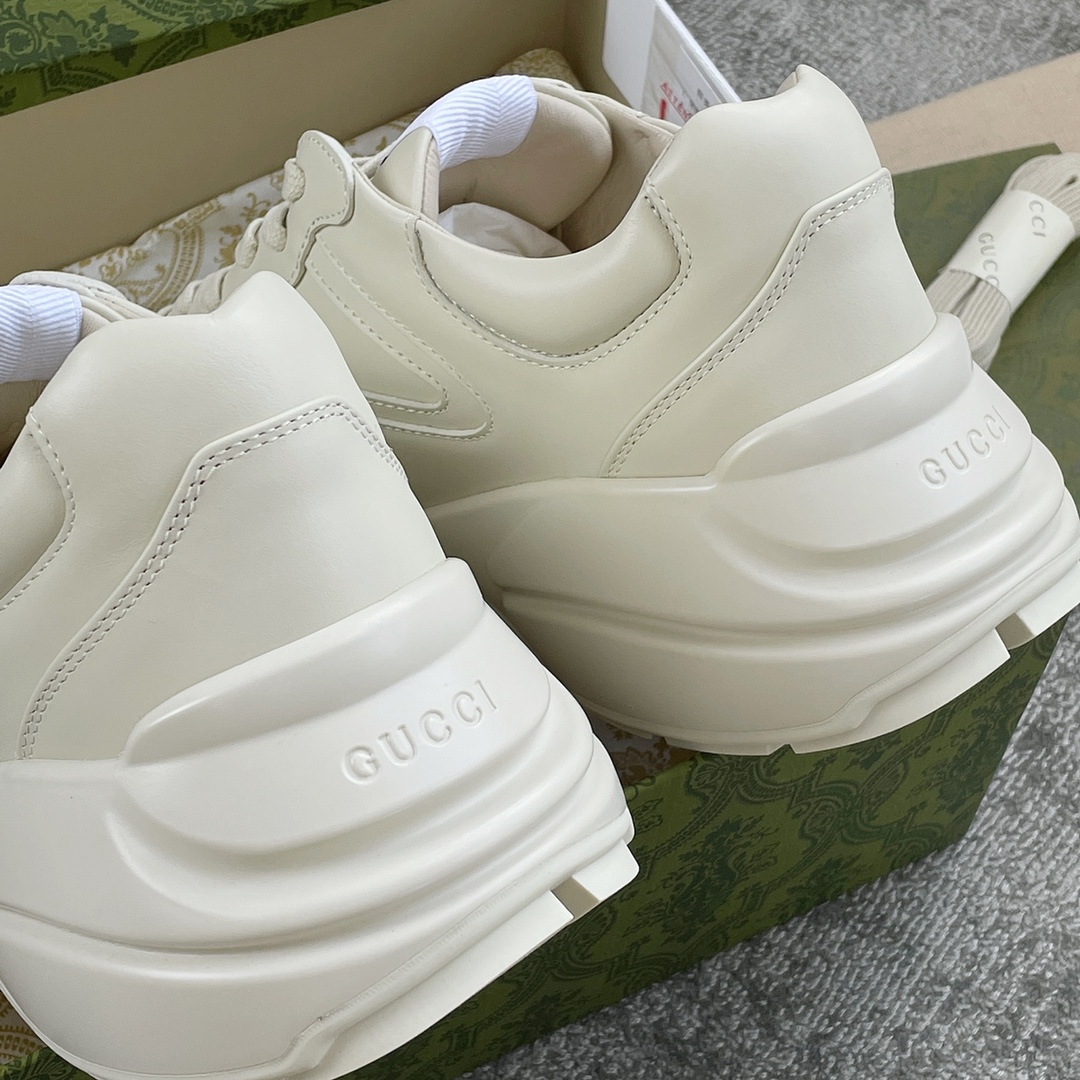 Gucci Pops This collection has a lot of flora and fauna elements Original material