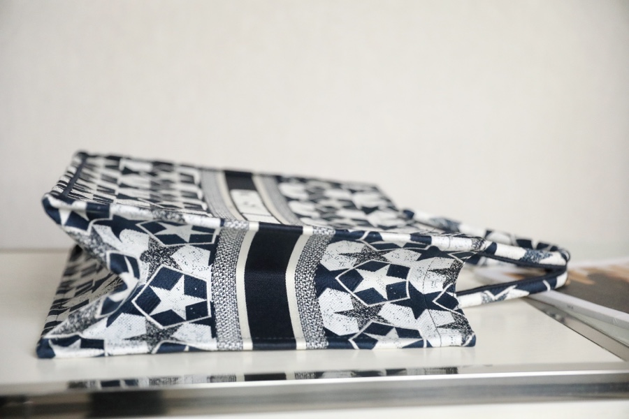 DIOR TOTE blue small five stars