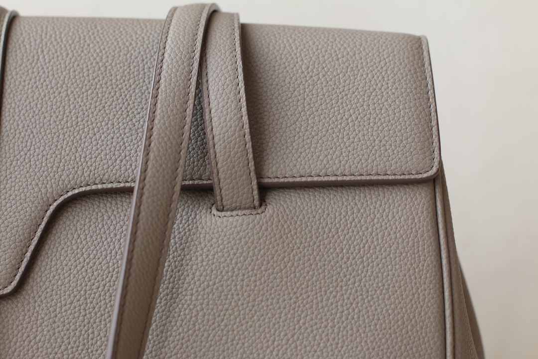 𝐂𝐞𝐥𝐢𝐧𝐞 soft 16 large soft bag in smooth calfskin