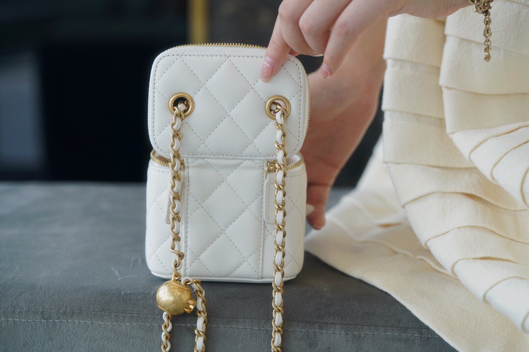 𝗖𝗛𝗔𝗡𝗘𝗟✦Metal ball series 𝒎𝒊𝒏𝒊𝒊 Box bag