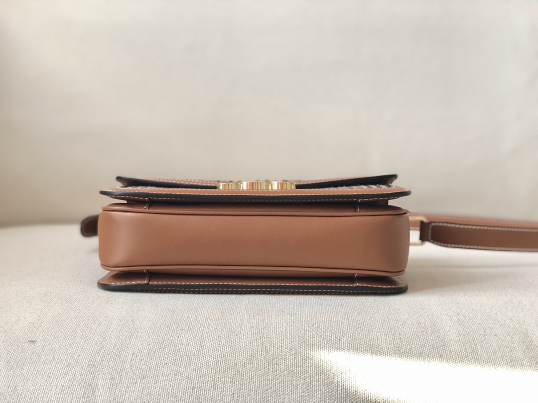 𝐂𝐞𝐥𝐢𝐧𝐞 Triomphe Medium 22.5cm