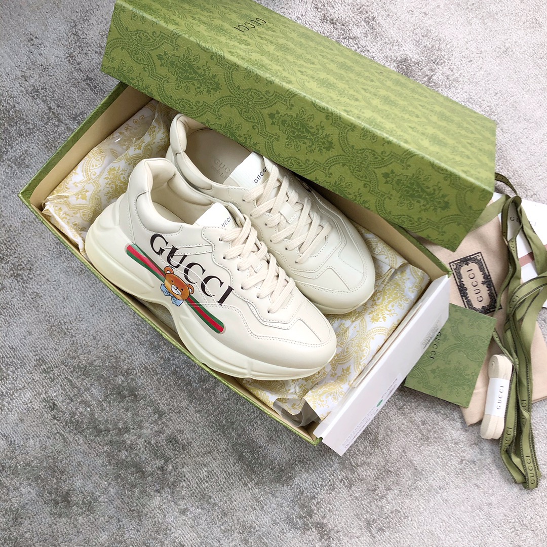 Gucci Pops This collection has a lot of flora and fauna elements Original material