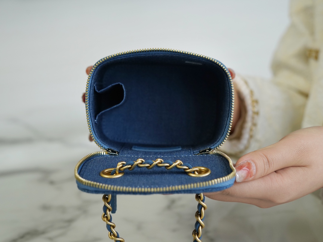 𝐂𝐇𝐀𝐍𝐄𝐋 Box Bag 22𝐶 Denim Denim Metal Ball Small Box