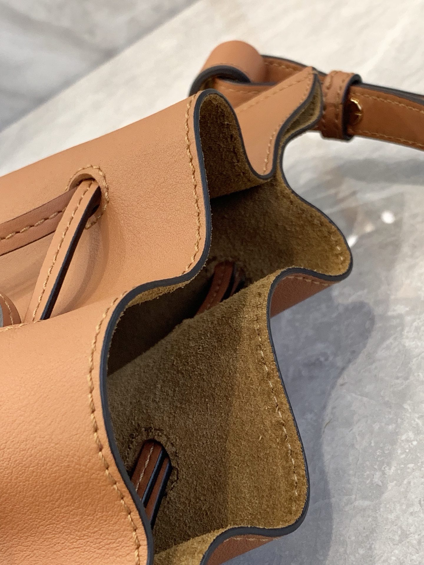 LOEWE Horseshoe flying saucer bag