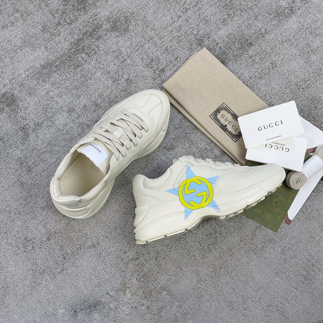 Gucci Pops This collection has a lot of flora and fauna elements Original material