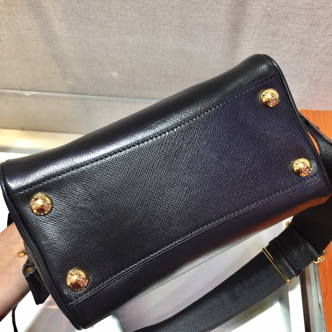 𝐏𝐑𝐀𝐃𝐀 Boston 1BA846