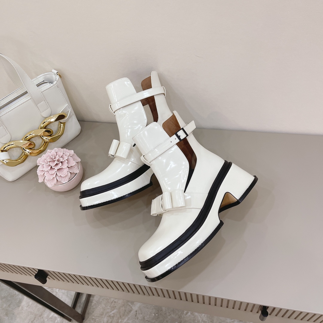 shushuton | 𝟐𝟎𝟐𝟏/𝐒𝐒 𝐧𝐞𝐰 2022 fall and winter runway show models, thick-soled square toe waterproof platform boots