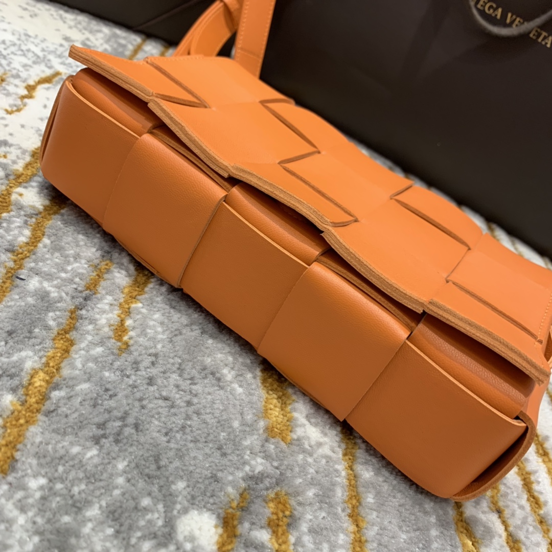 Bottega Veneta  𝘾𝘼𝙎𝙎𝙀𝙏𝙏𝙀 #578004