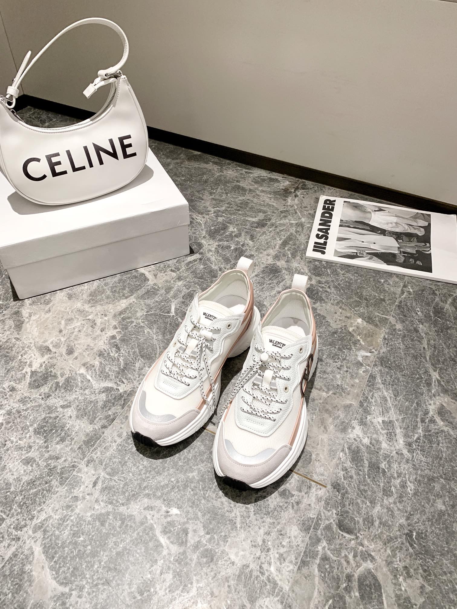 【Valentino】𝟐𝟎𝟐𝟏/𝐒𝐒 𝐧𝐞𝐰 Valentino 2022 ss spring-summer collection of new old man shoes