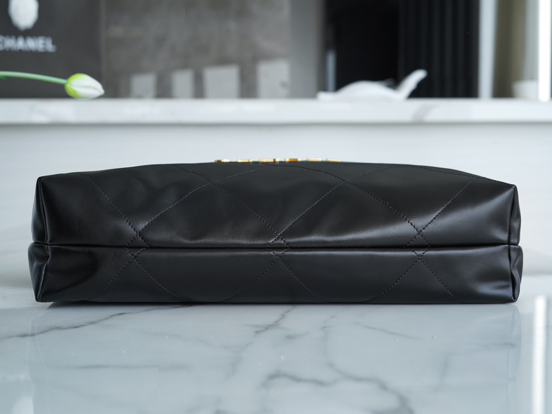 𝗖𝗛𝗔𝗘𝗡𝗟✦𝟐𝟐𝗣 Advanced Handcraft Workshop 𝟐𝟐 Handbag Genuine Leather Large Black Gold