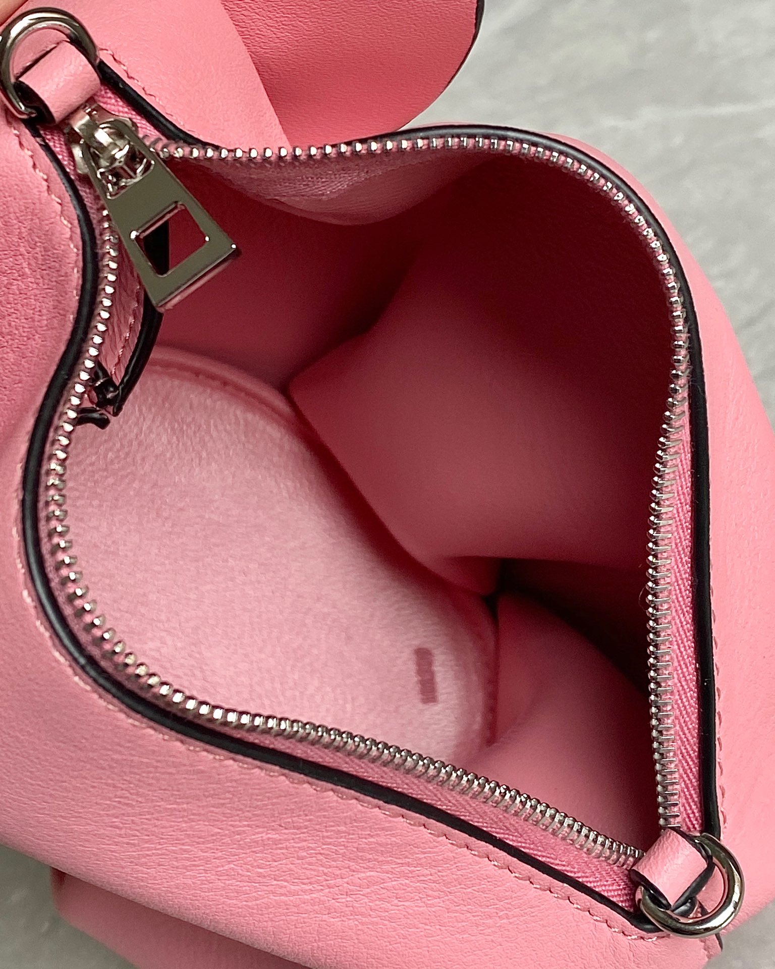 LOEWE Luojia pink elephant 🐘 shoulder bag