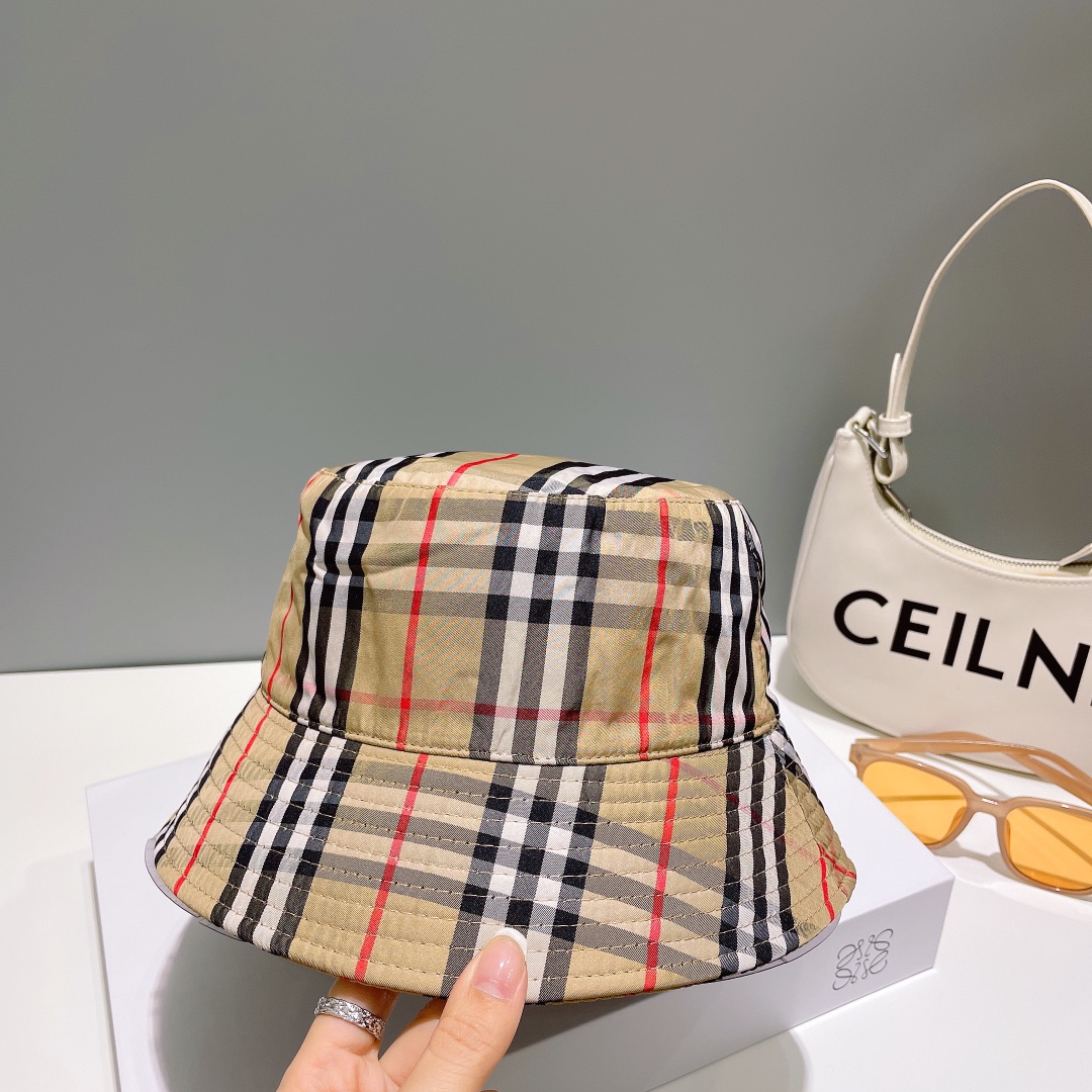 (Burberry) bucket hat
