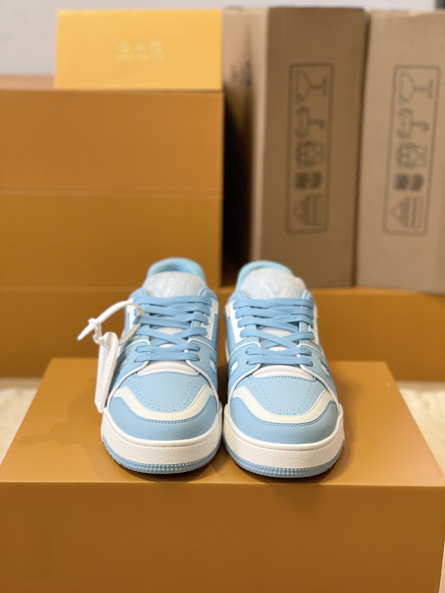 Louis Vuitton Trainer Couples Style FD0261