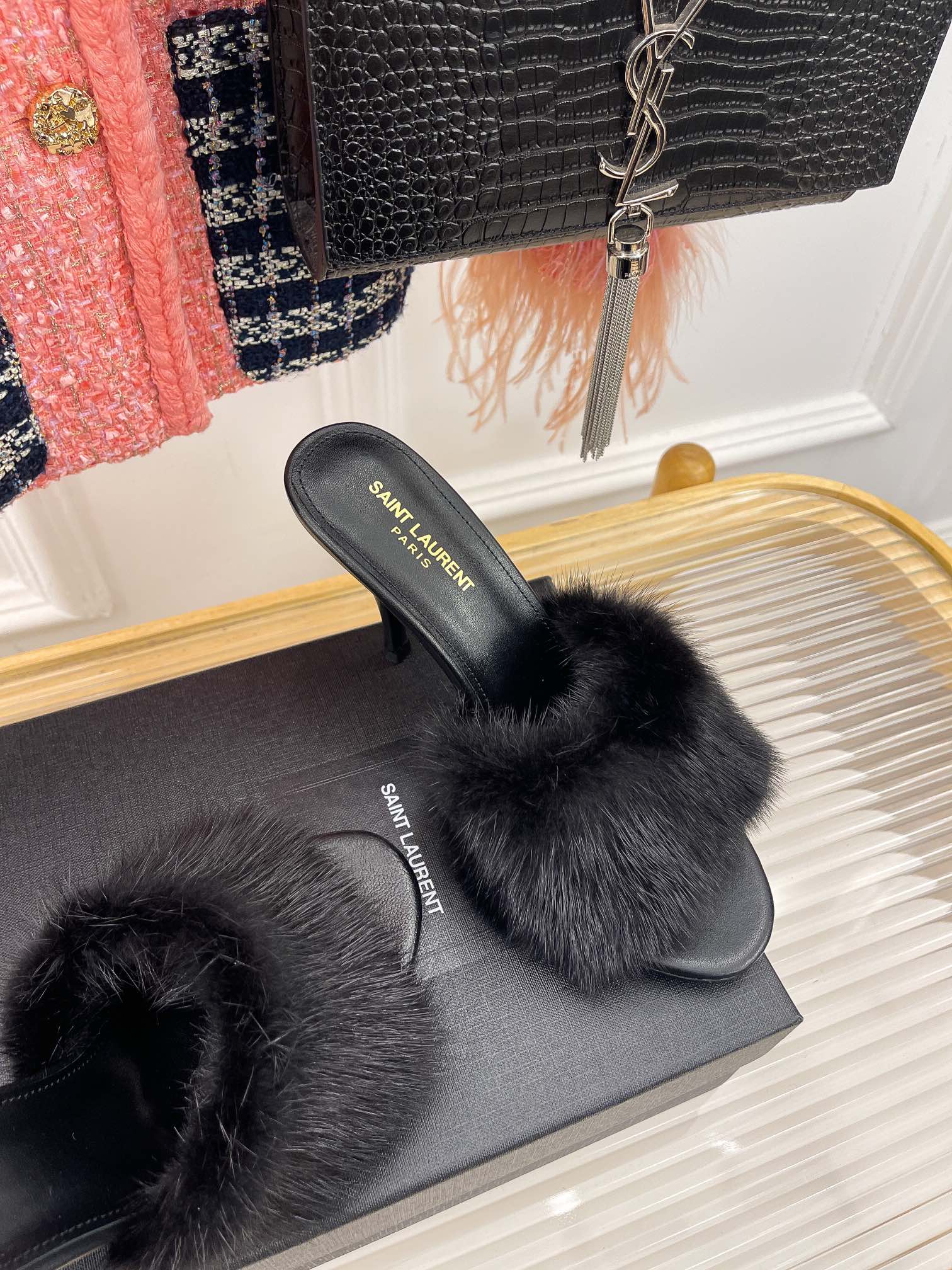 𝙎𝙖𝙞𝙣𝙩 𝙇𝙖𝙪𝙧𝙚𝙣𝙩 | 𝟐𝟎𝟐𝟐/𝐒𝐒 𝐧𝐞𝐰 YSL｜23ss early spring mink fur one high heel slippers