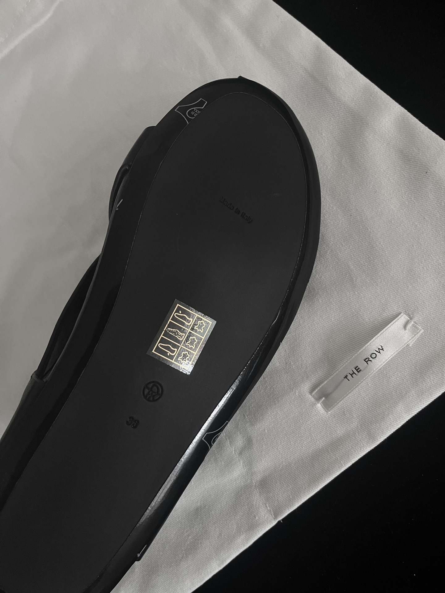 𝐓𝐇𝐄 𝐑𝐎𝐖｜𝟐𝟎𝟐𝟐/𝐒𝐒 𝐧𝐞𝐰 Still as usual minimalist design minimalist versatile Imported calfskin