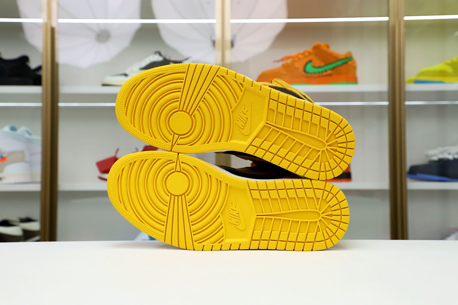 AIR JORDAN 1 HIGH RETRO OG POLLEN