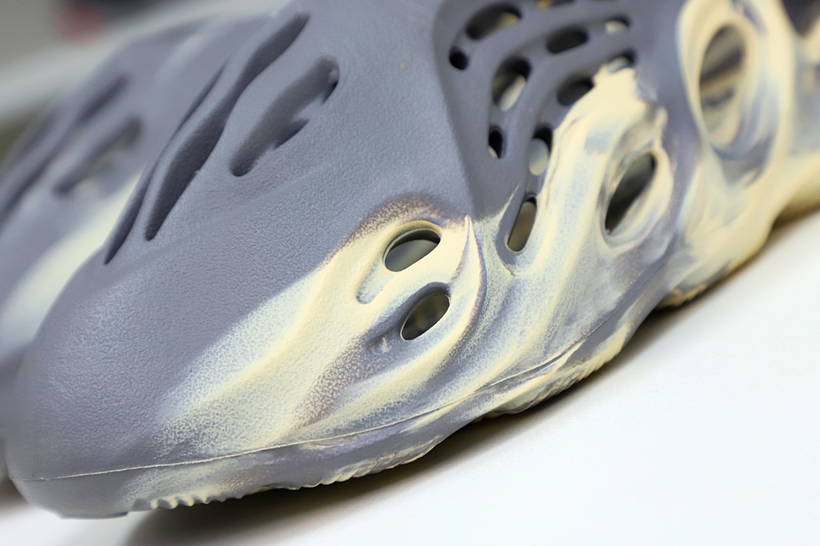 YEEZY FOAM RUNNER MXT MOON GREY