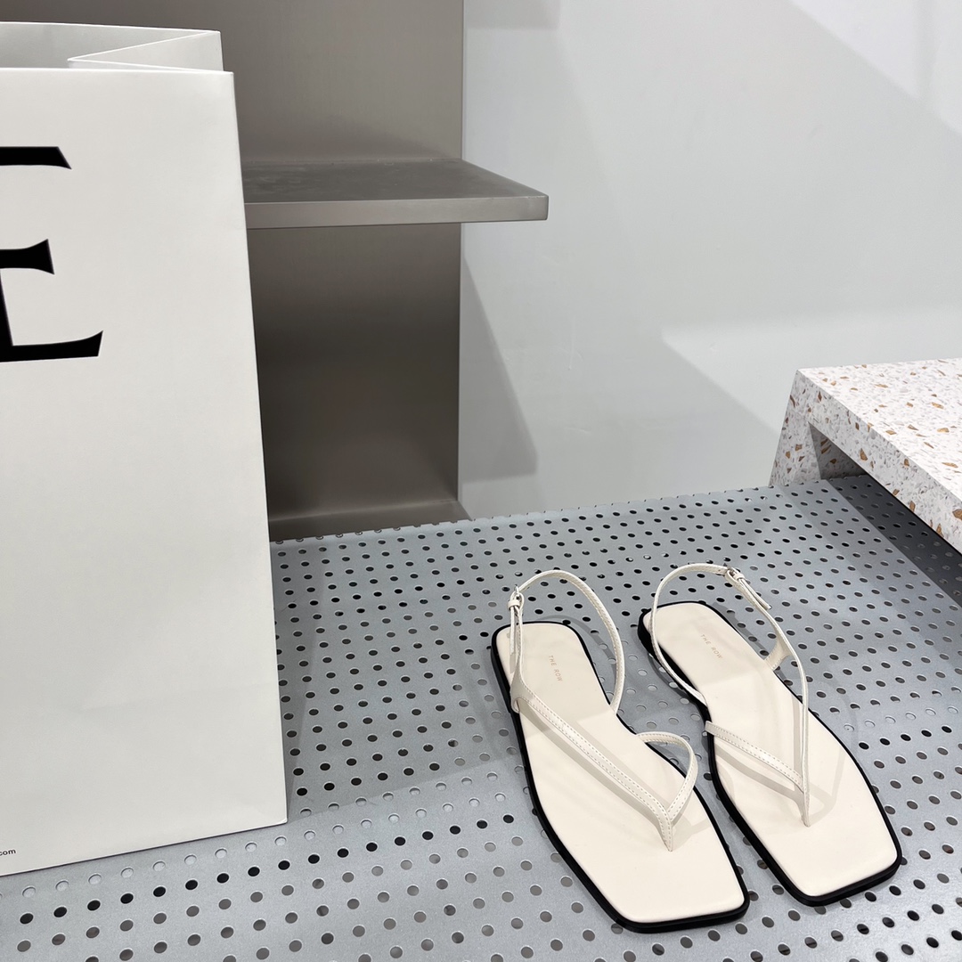 𝐓𝐇𝐄 𝐑𝐎𝐖｜𝟐𝟎𝟐𝟐/𝐒𝐒 𝐧𝐞𝐰 New The row 2022/fw Retro Minimalist Sandals