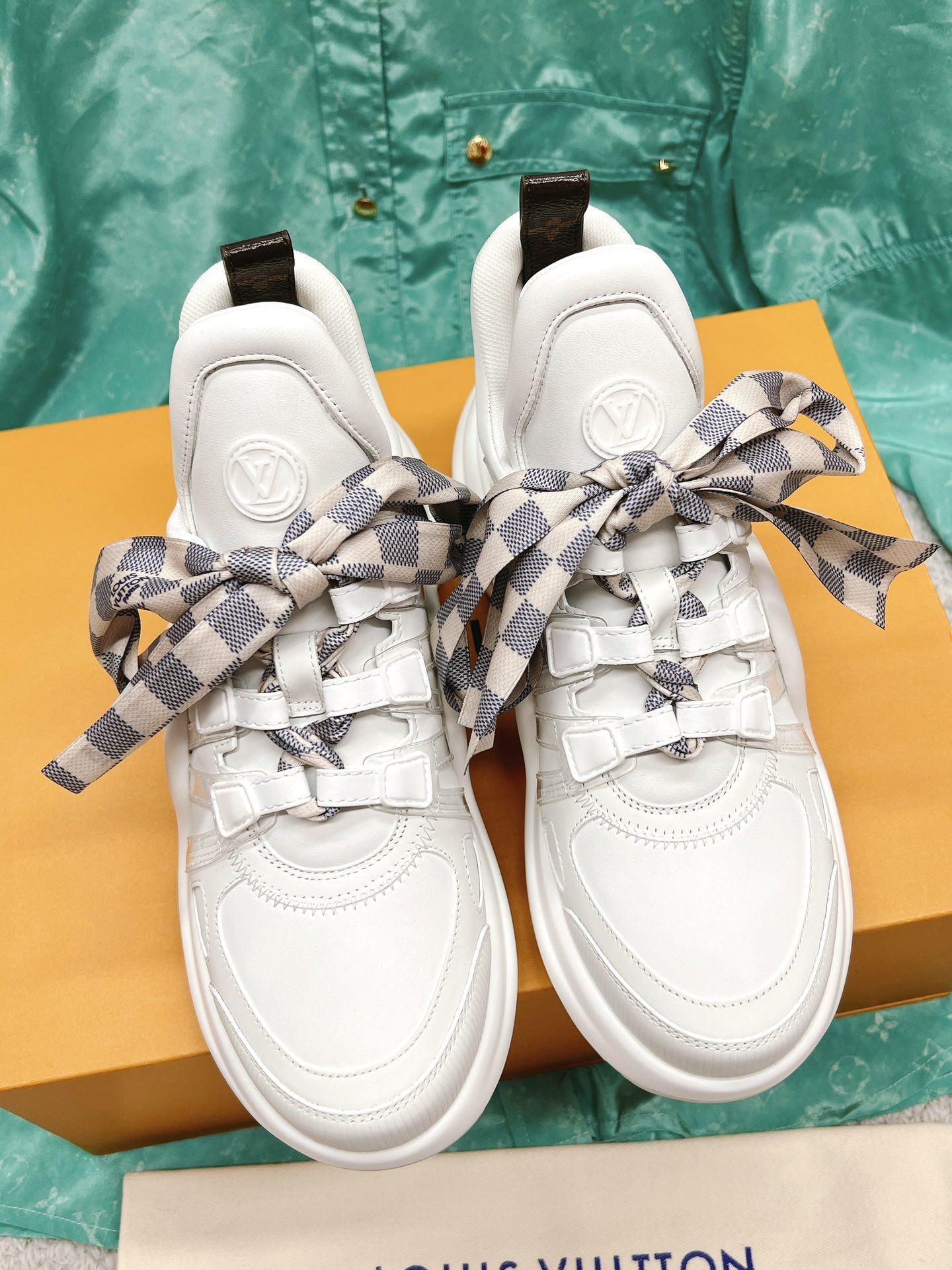 Louis Vuitton 2023 new color series old shoes