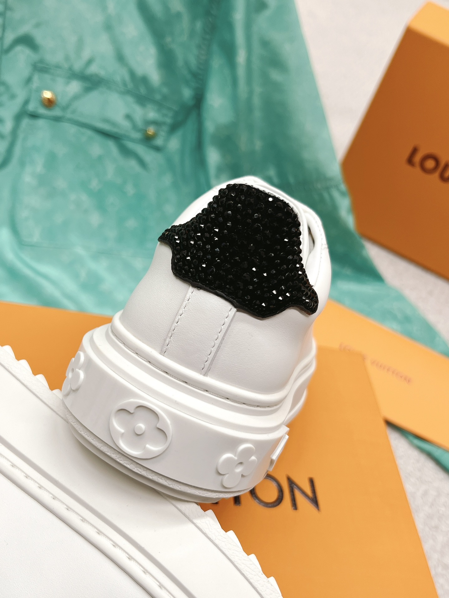 Louis Vuitton's new letter rhinestone white shoes series is new🆕
