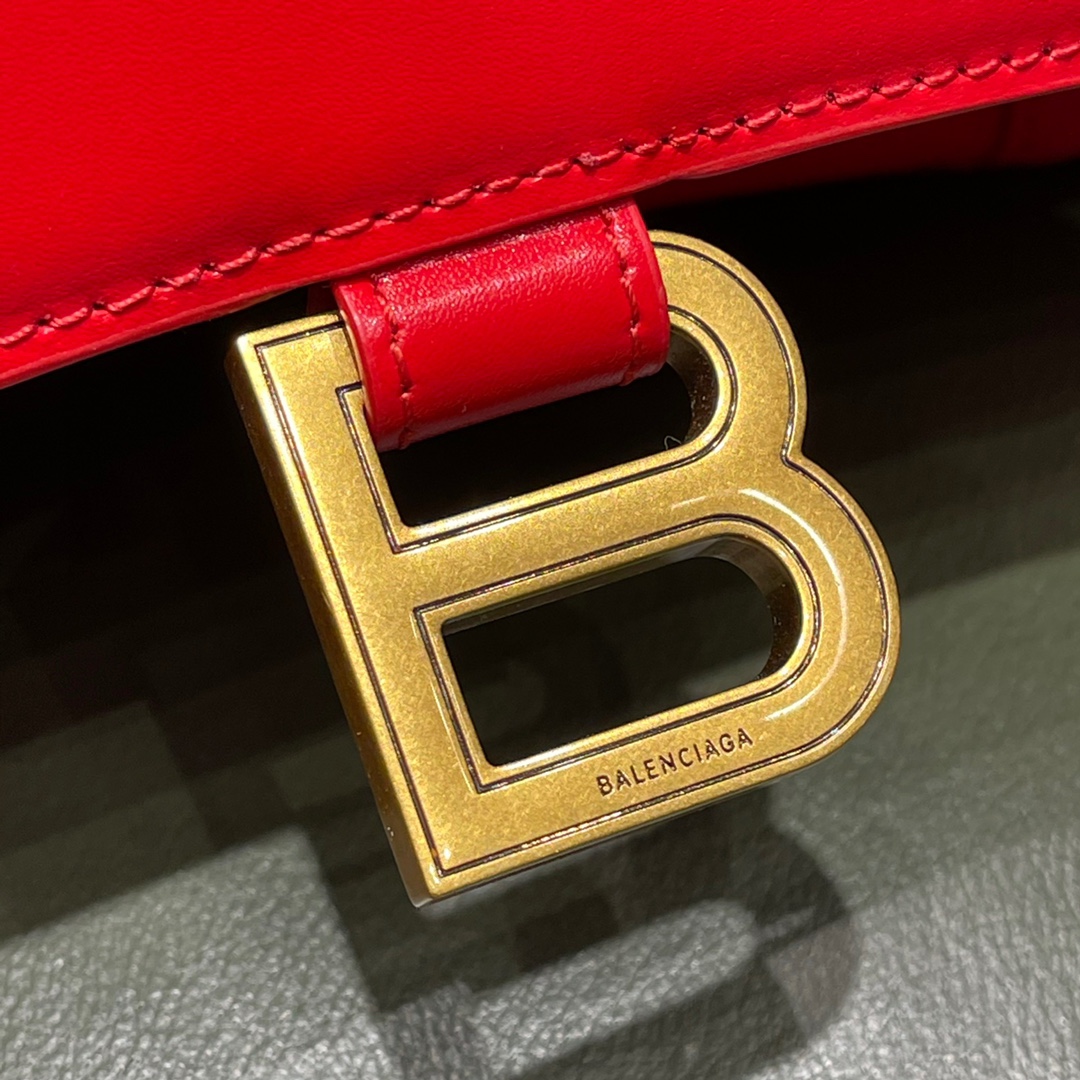 BALENCIAGA 𝐇𝐨𝐮𝐫𝐠𝐥𝐚𝐬𝐬 𝐒 The hourglass bag of the fashion world