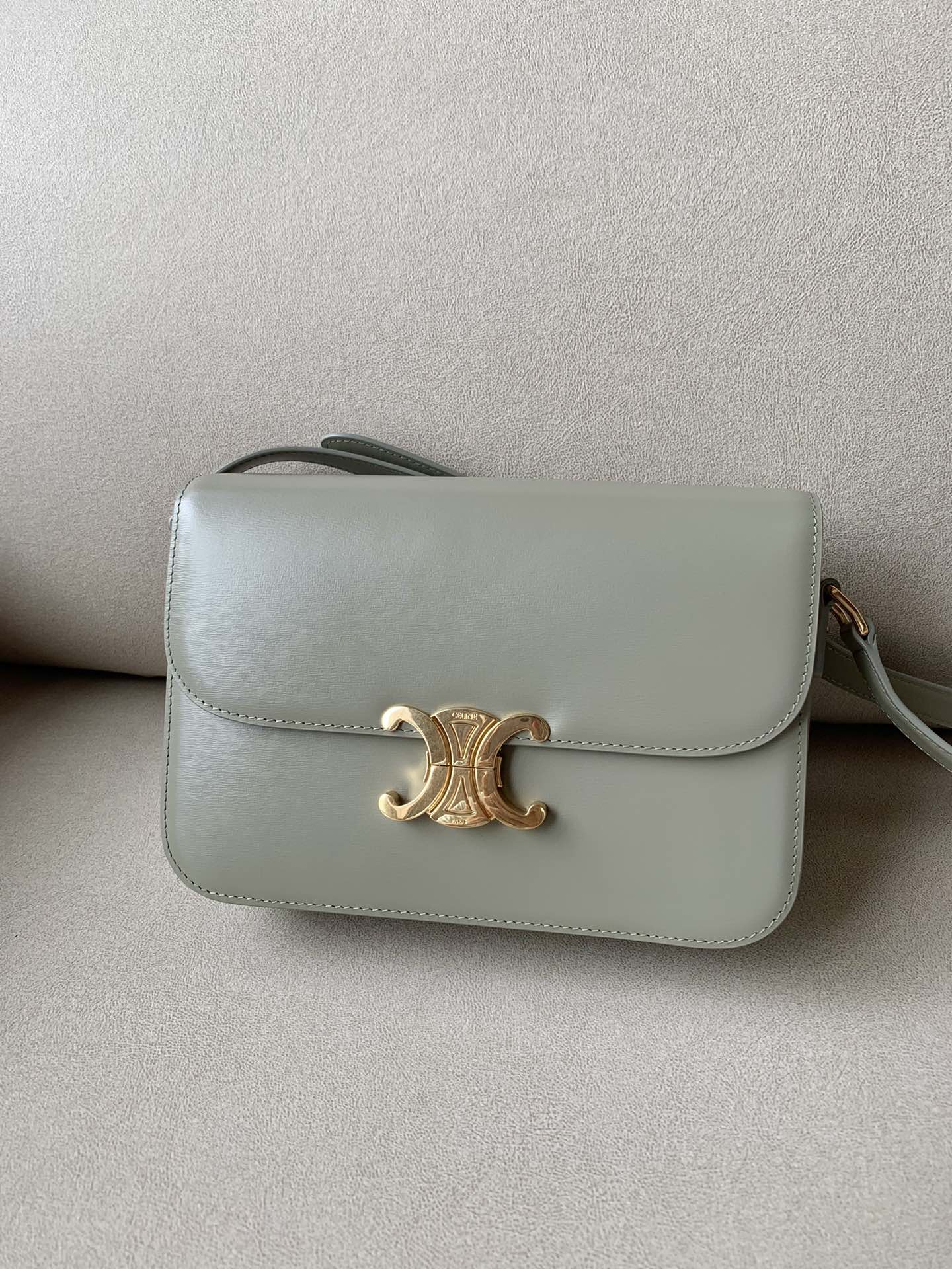 𝐂𝐞𝐥𝐢𝐧𝐞 Triomphe Medium 22.5cm