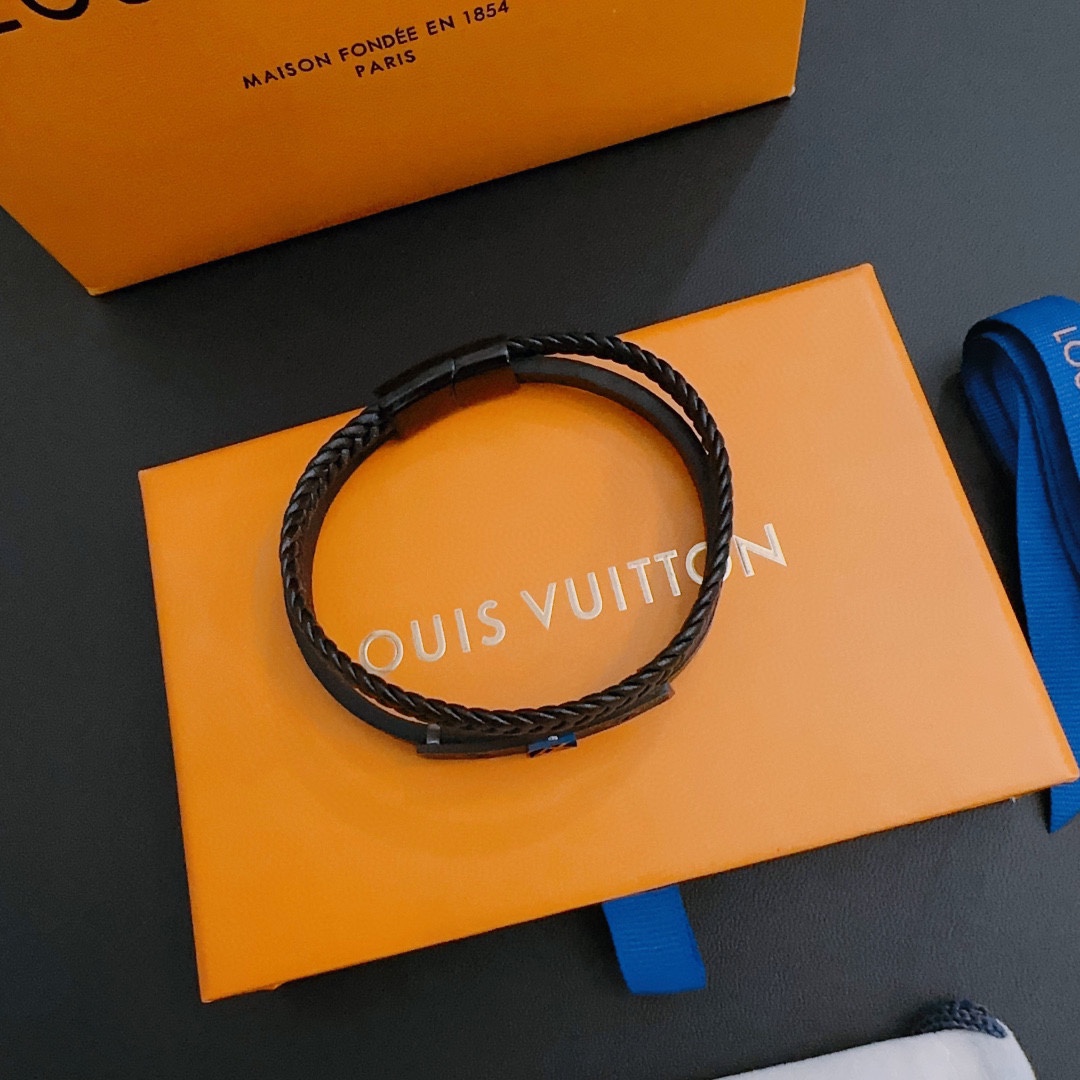 Louis Vuitton cowhide bracelet 🇷🇼 Couple's version