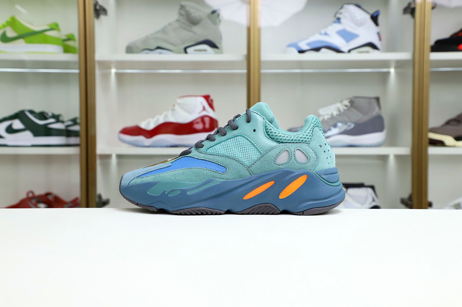 Yeezy boost 700 Faded